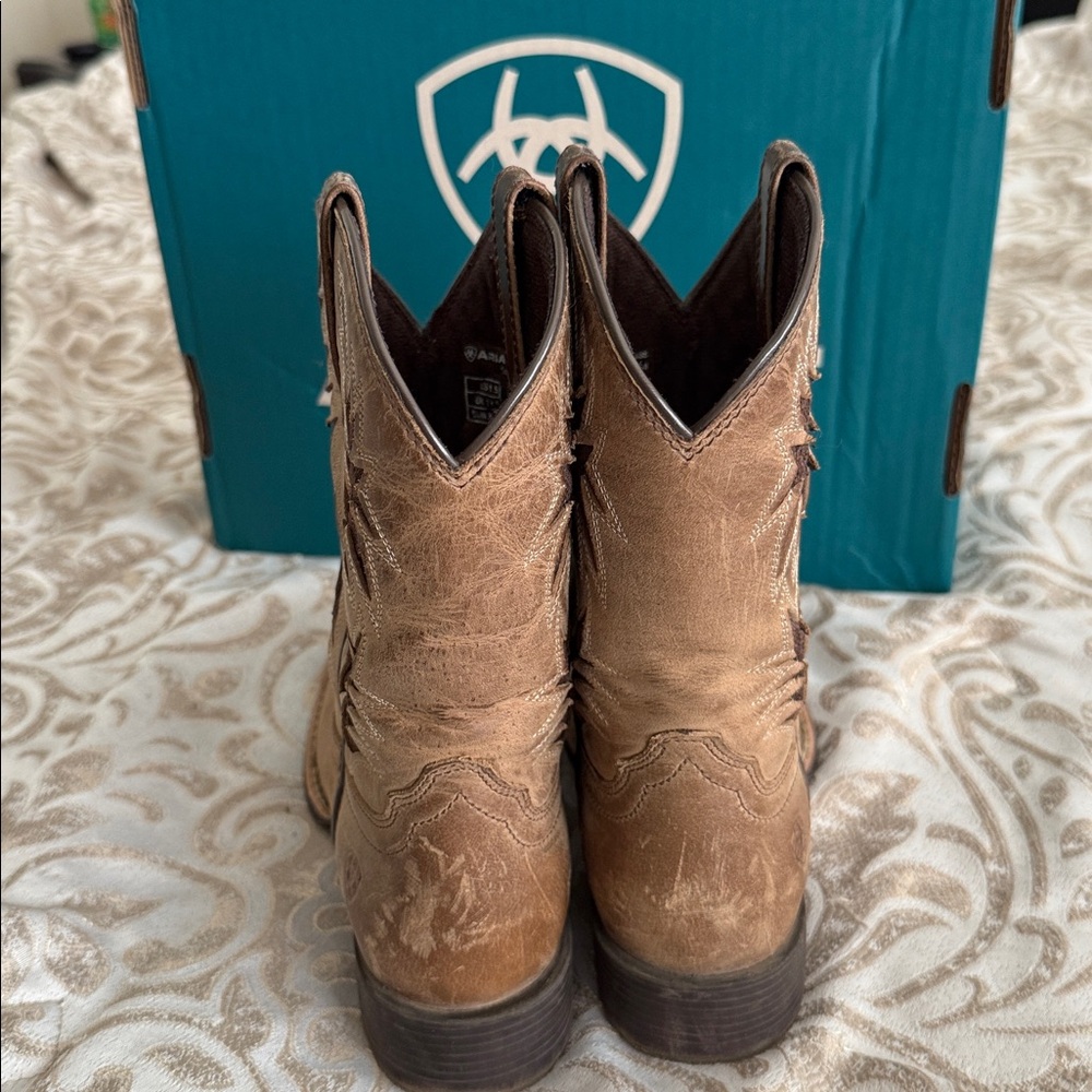 Ariat Tan Western Boots with Dark Brown Accents - Picture 4 of 4